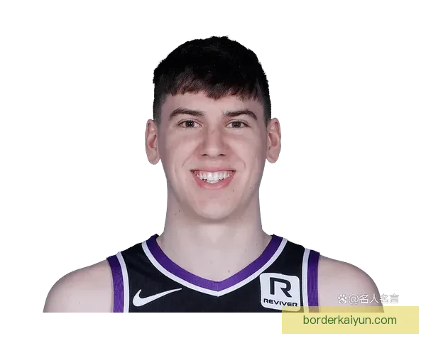 弗拉霍维奇身体优势明显，近期表现稳健，令人关注其未来发展潜力。